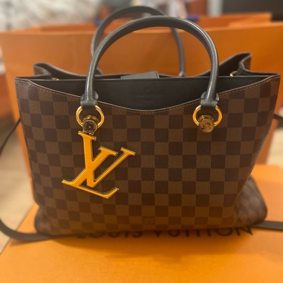 LOUIS VUITTON 
Riverside Damier
Ebene Shoulder Bag Like New  with box dust bag - Picture 5 of 16